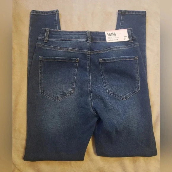 New Refuge Demim Miami Jeans - Picture 2 of 6